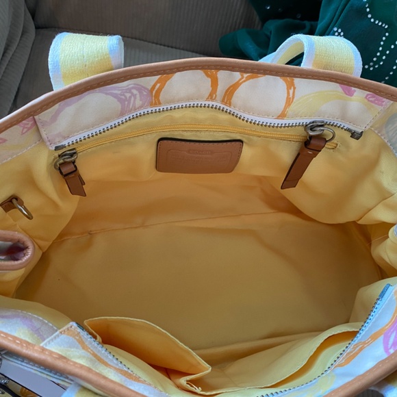 Coach Hampton Signature scribble tote - Picture 2 of 8